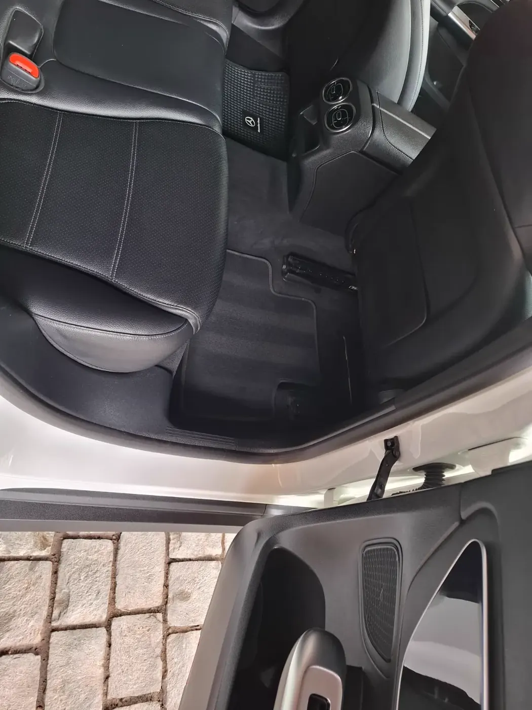 Limpieza profunda de interior de vehículo 3